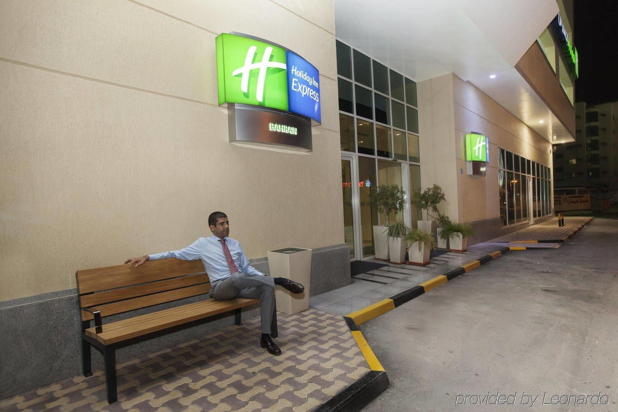 Holiday Bahrain Hotel Manama Exteriör bild