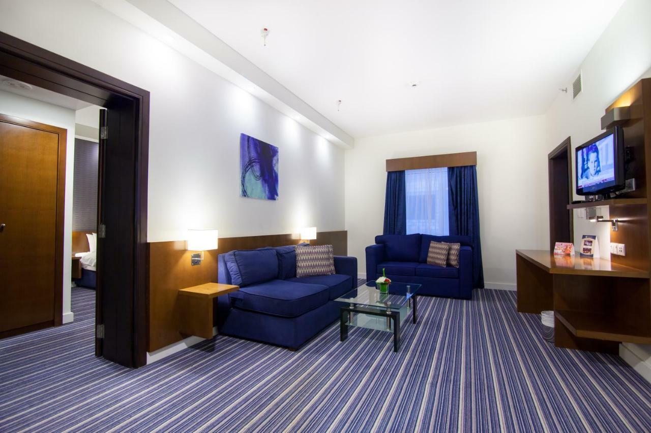 Holiday Bahrain Hotel Manama Exteriör bild